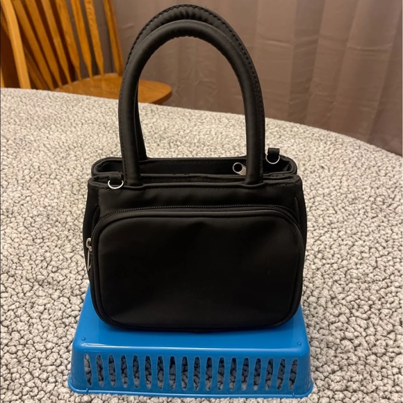 Small Hand bag lots of pockets - Picture 2 of 8